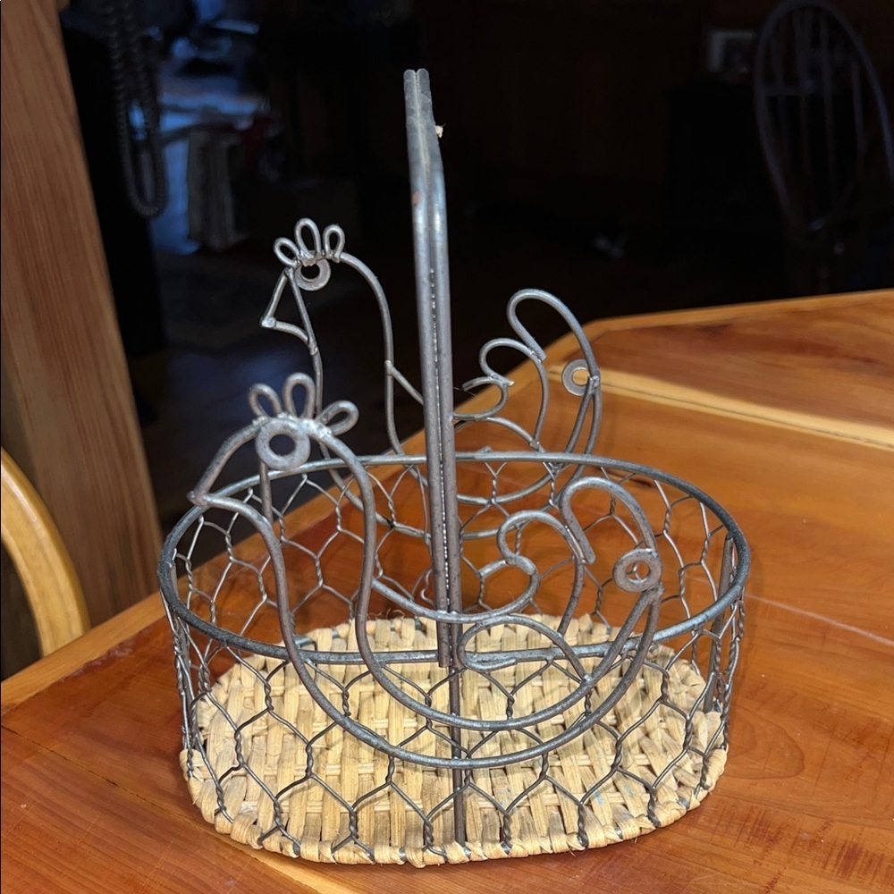 Rustic Wire Hen Basket with Woven Base - Gray